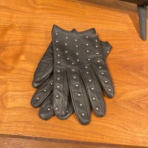 Also studded gloves